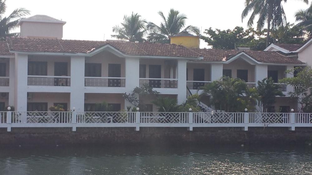 Hotel Riverside Baga Buitenkant foto
