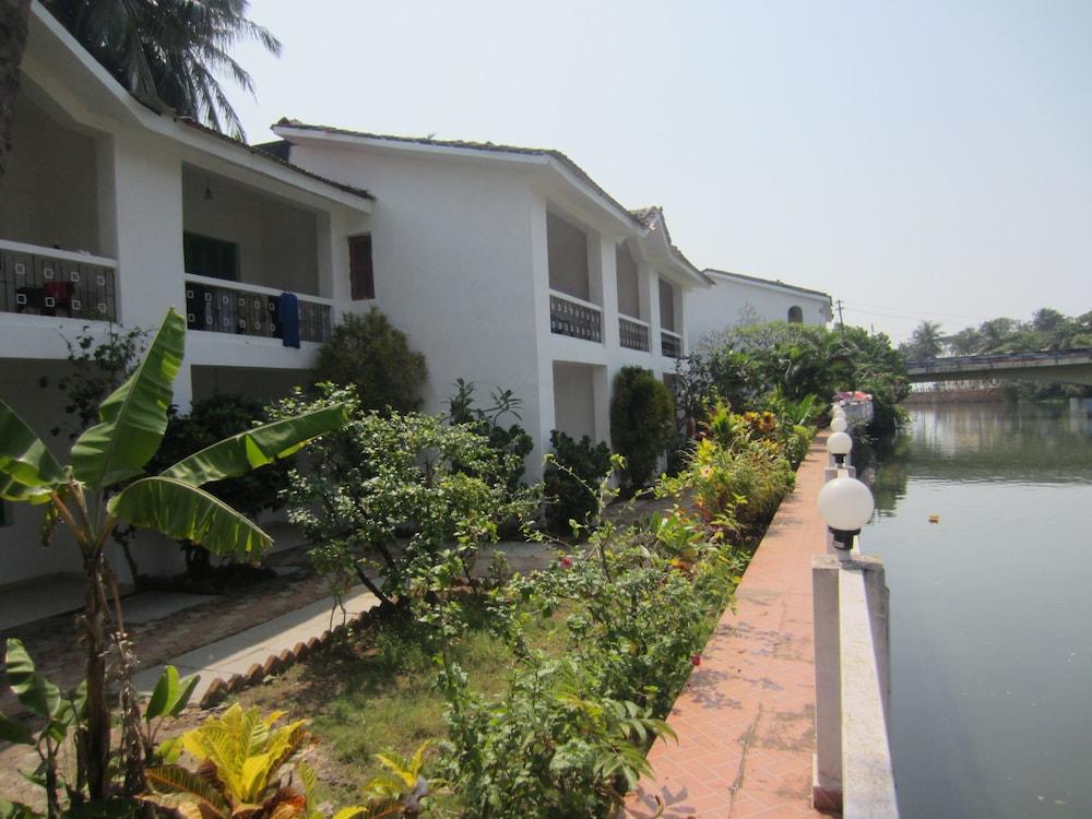 Hotel Riverside Baga Buitenkant foto