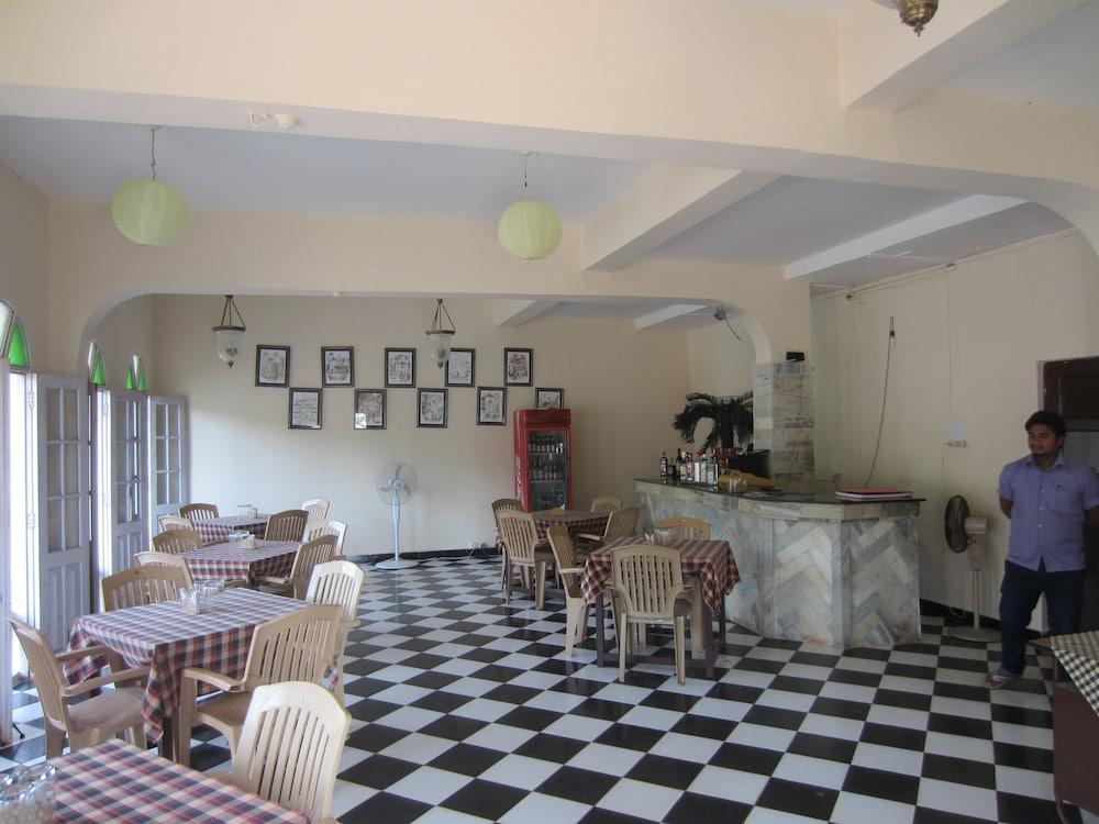 Hotel Riverside Baga Buitenkant foto