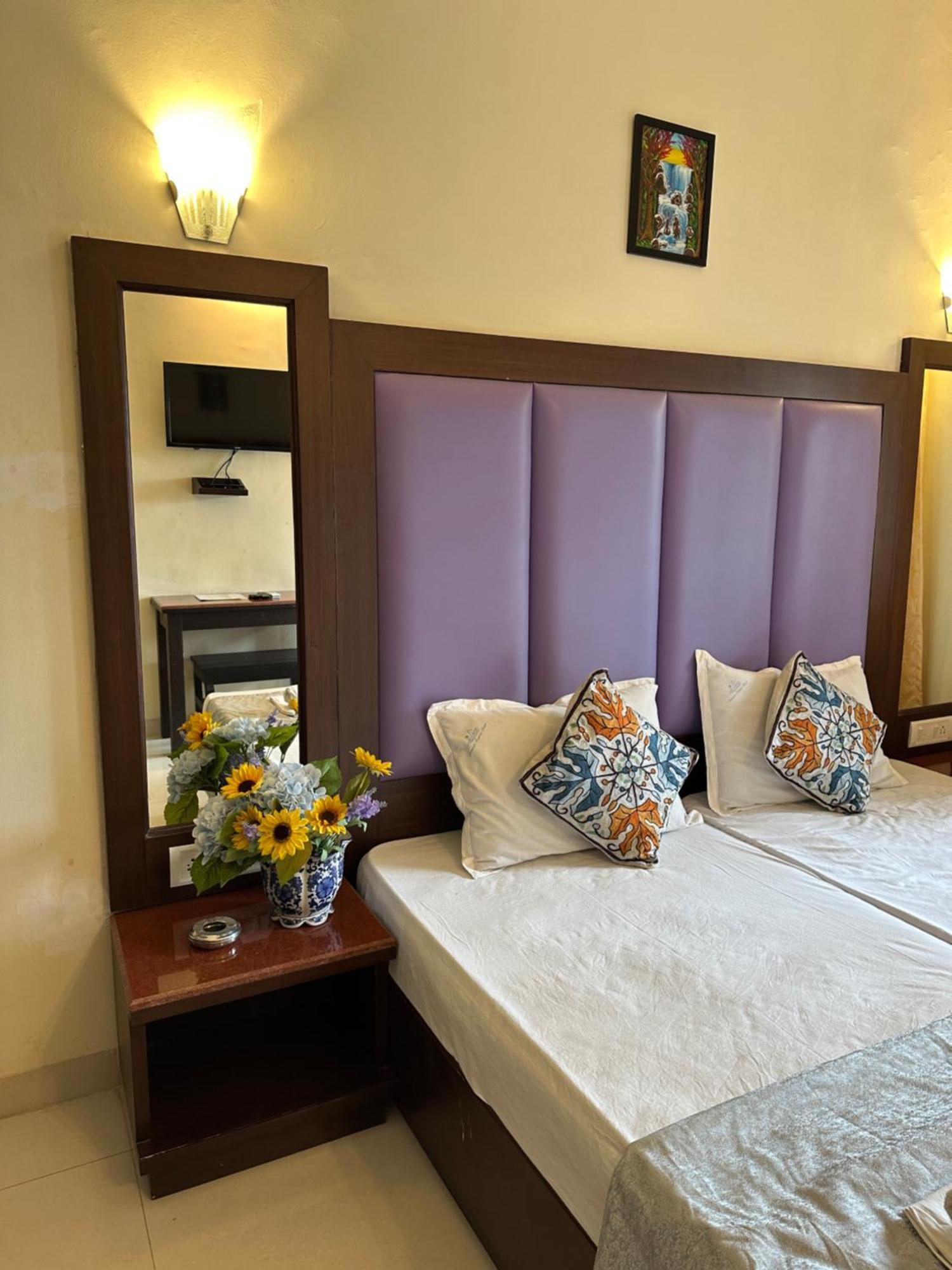 Hotel Riverside Baga Buitenkant foto