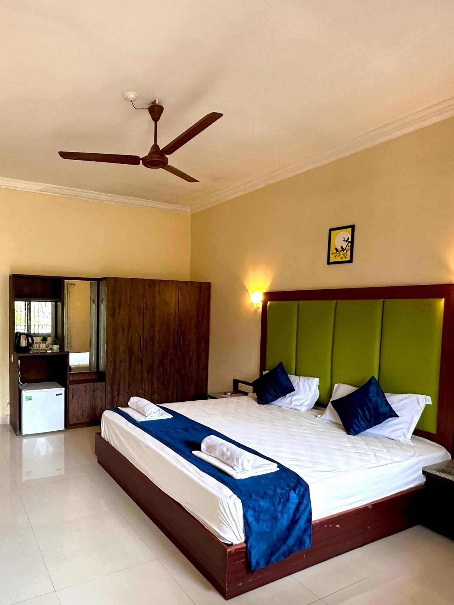 Hotel Riverside Baga Buitenkant foto