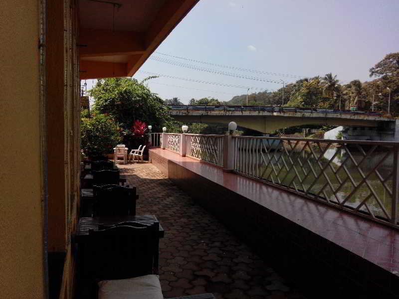 Hotel Riverside Baga Buitenkant foto