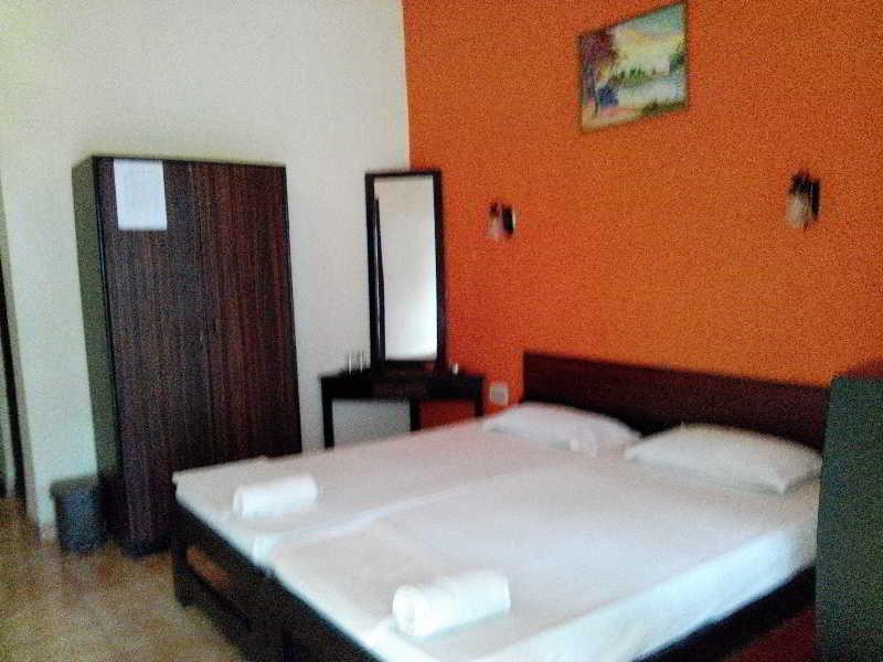 Hotel Riverside Baga Buitenkant foto
