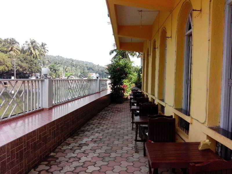 Hotel Riverside Baga Buitenkant foto